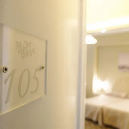 ホテル Pietra Pomice リーパリ