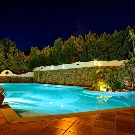 Pietra Pomice ホテル 3*